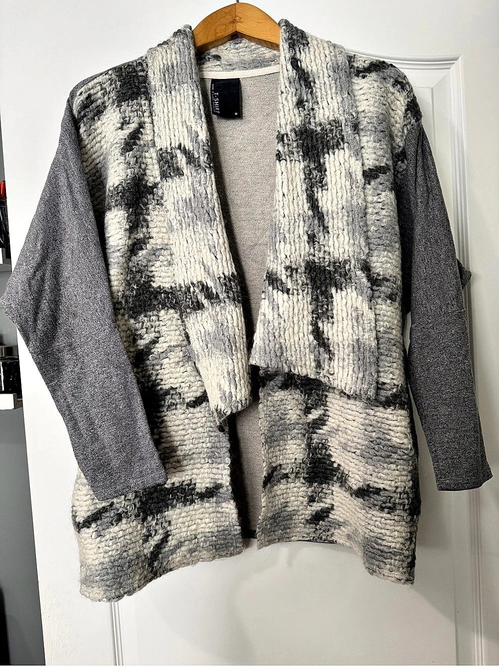 Dolan Abstract Black, Gray & Cream Plaid Cardigan w Pockets Size Medium
